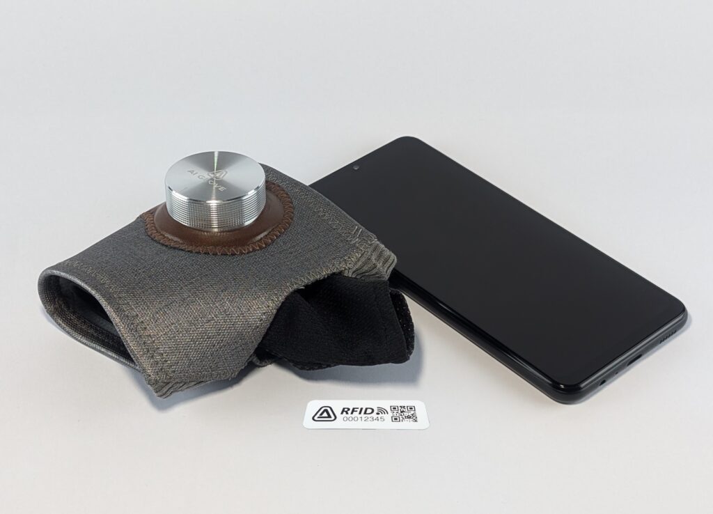AI Glove: 再定義されたアクセシビリティと独立性